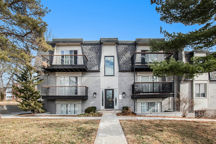 4231-4239 Walnut St, Kansas City, MO à vendre - Photo du bâtiment - Image 2 de 16