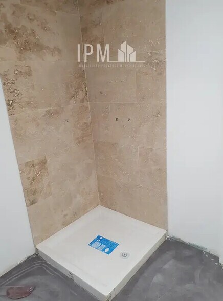 Office in Aubagne for lease - Interior Photo - Image 3 of 5