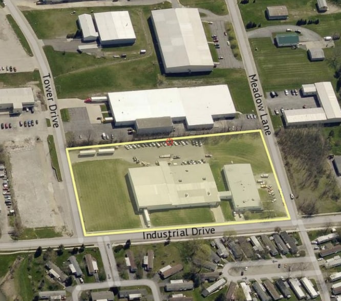 W213N16910 Industrial Dr, Jackson, WI à vendre - Photo du bâtiment - Image 2 de 2