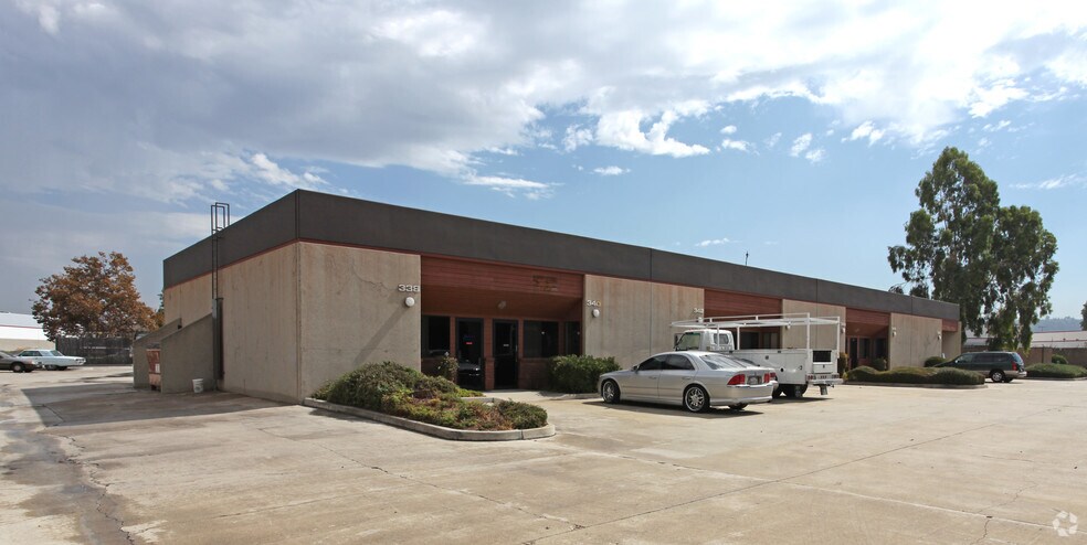 338-350 Paseo Tesoro, Walnut, CA for lease - Primary Photo - Image 1 of 2