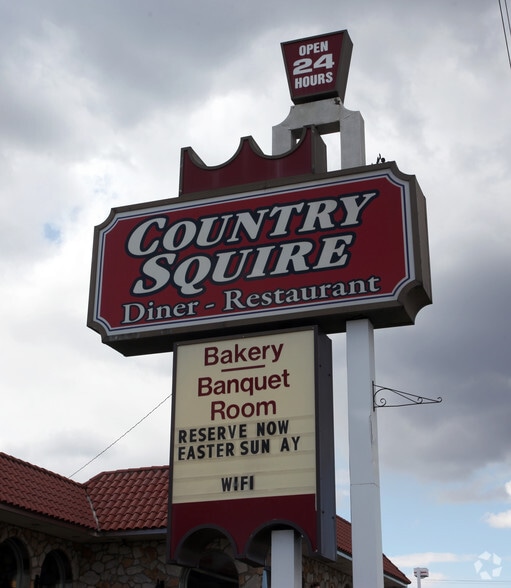 2560 W West Chester Pike, Broomall, PA for lease - Building Photo - Image 2 of 8