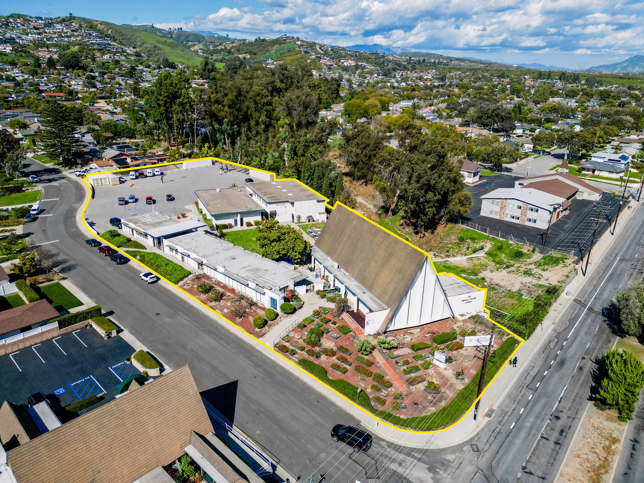 38 Teloma Dr, Ventura, CA à vendre Photo du bâtiment- Image 1 de 10