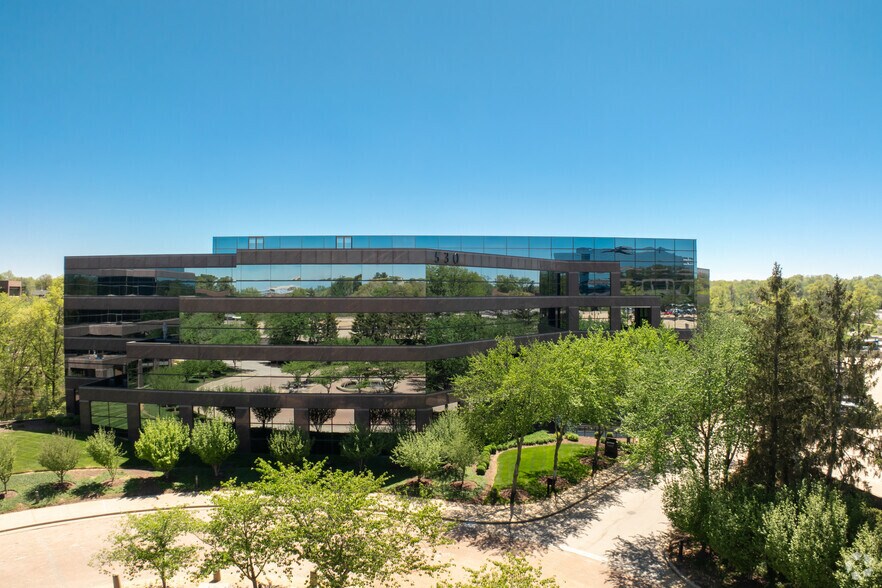 520 Maryville Centre Dr, Town And Country, MO à louer - Photo du bâtiment - Image 1 de 11