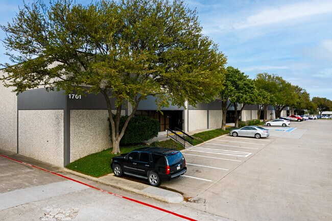 Plus de détails pour 1701 Summit Ave, Plano, TX - Industriel à louer