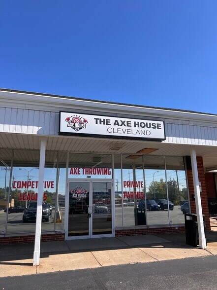 7381-7399 State Rd, Parma, OH à louer - Photo du bâtiment - Image 1 de 4