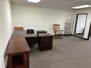 187 E Wilbur Rd, Thousand Oaks, CA for lease Interior Photo- Image 1 of 3