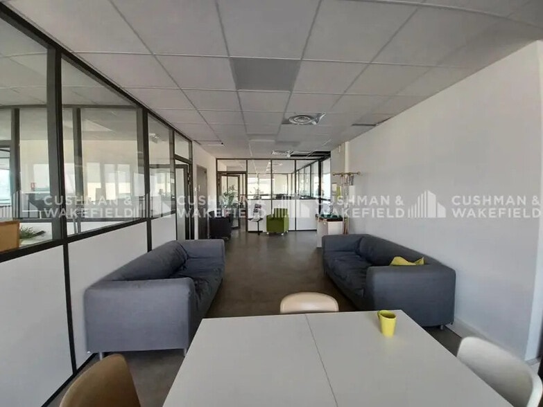 297 Avenue Du Mistral, La Ciotat à vendre - Photo du bâtiment - Image 3 de 17