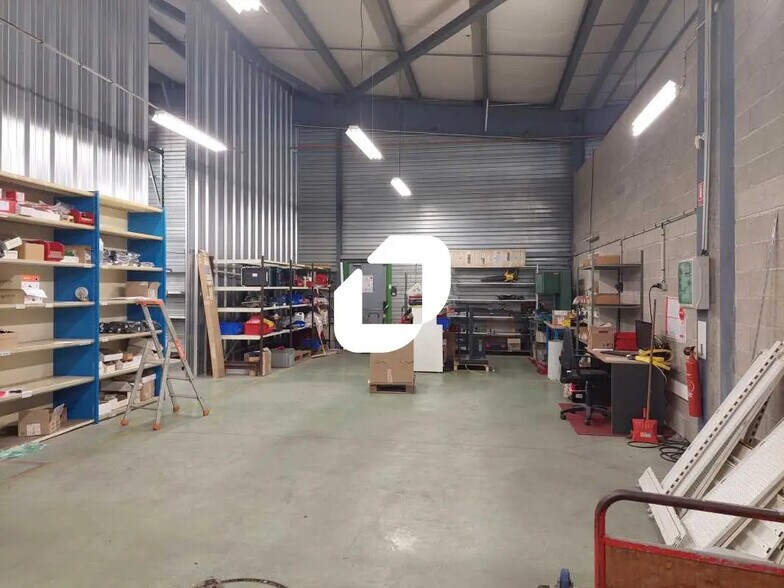 Office in Trappes for lease - Interior Photo - Image 3 of 9