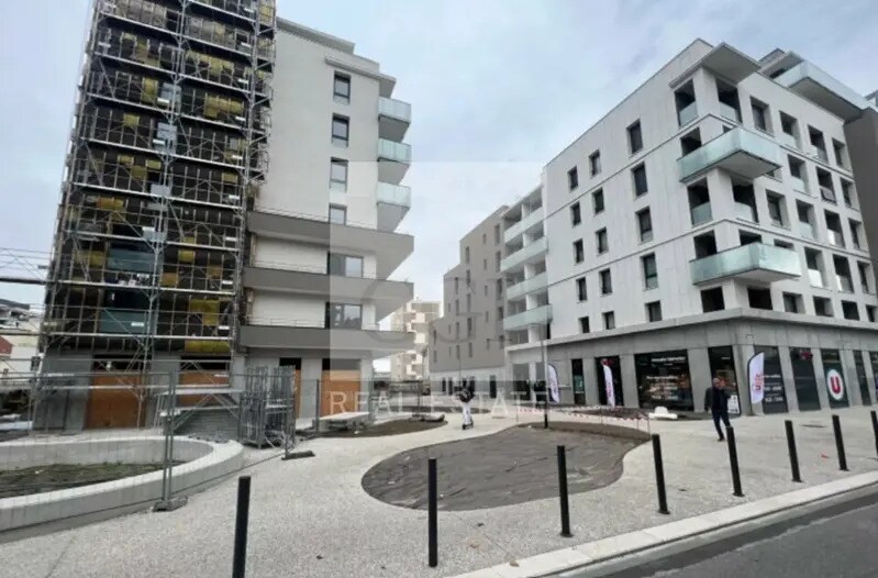 Commerce de détail dans Grenoble à louer - Photo du bâtiment - Image 2 de 8