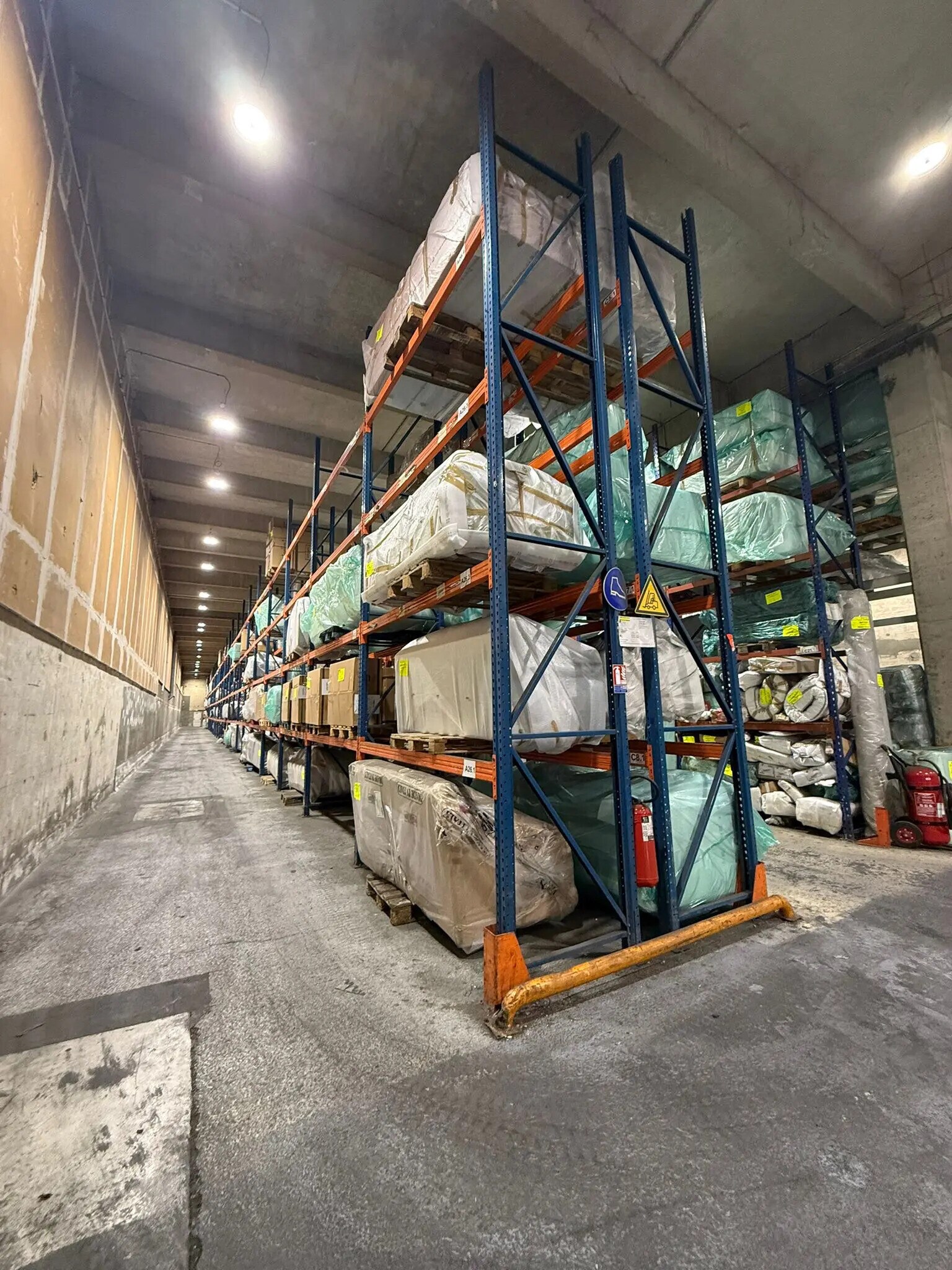Industrial in Sarcelles for sale Primary Photo- Image 1 of 6