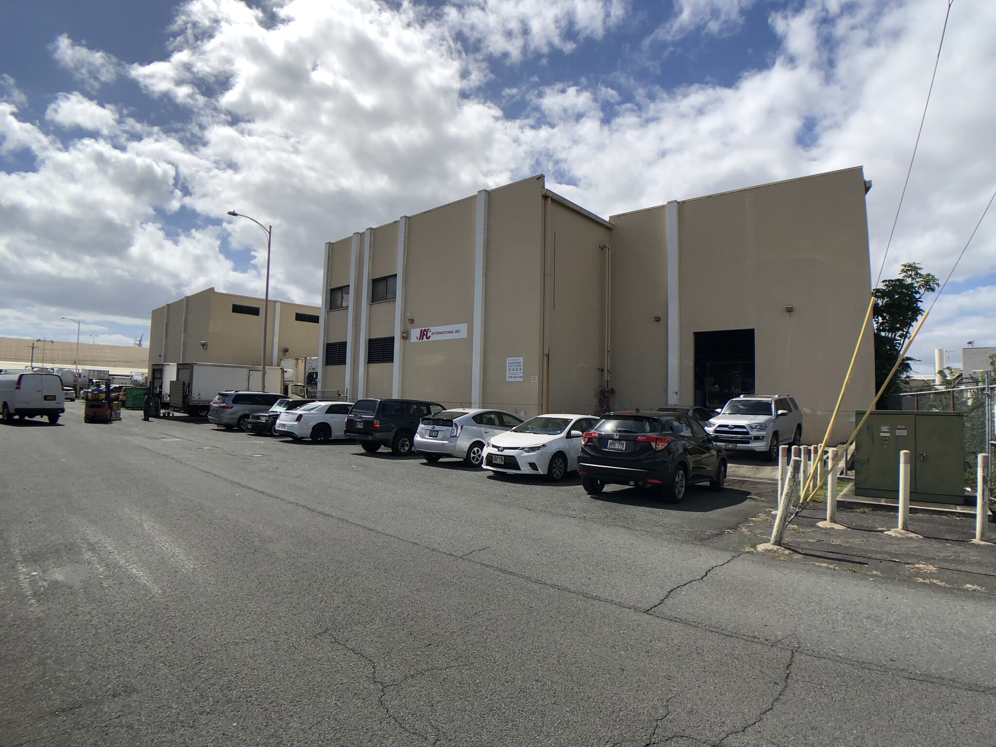 887 N Nimitz Hwy, Honolulu, HI for lease Building Photo- Image 1 of 10