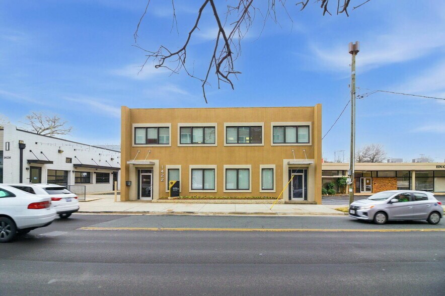 1412 & 1422 E 4th St portefeuille de 2 propriétés à vendre sur LoopNet.ca - Photo principale - Image 1 de 18