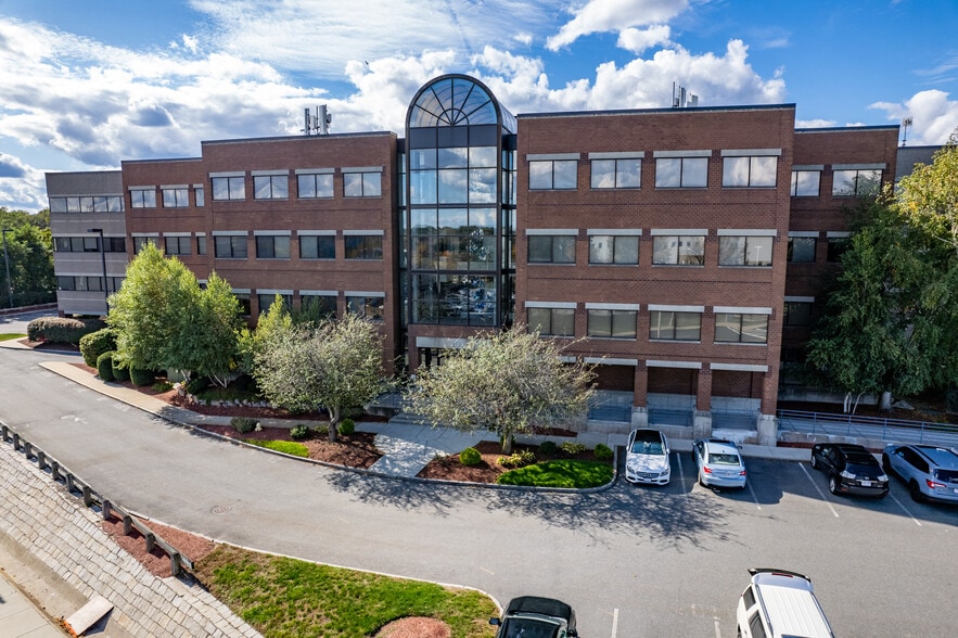 100 Grossman Dr, Braintree, MA for lease - Building Photo - Image 3 of 7