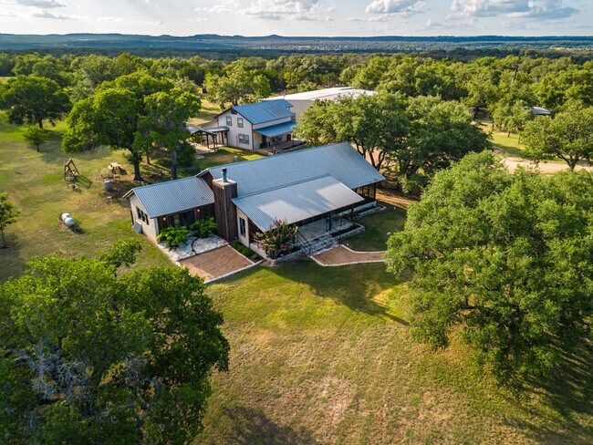 Plus de détails pour 683 Ranch Road 1320, Johnson City, TX - Terrain à vendre