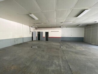 Plus de détails pour Local d'activités à louer