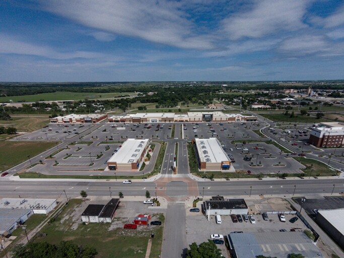 409-467 NW 2nd St, Lawton, OK à louer - Aérien - Image 2 de 2