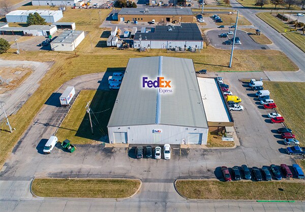 1850 SW 42nd St, Topeka, KS à vendre - Photo du bâtiment - Image 2 de 11