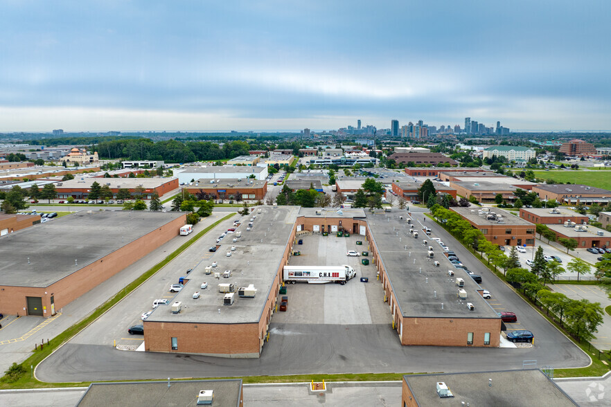 151 Brunel Rd, Mississauga, ON à louer - Photo du bâtiment - Image 3 de 4