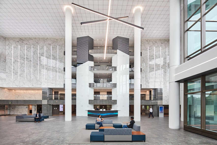 1 Tower Center Blvd, East Brunswick, NJ à louer - Photo intérieure - Image 2 de 8