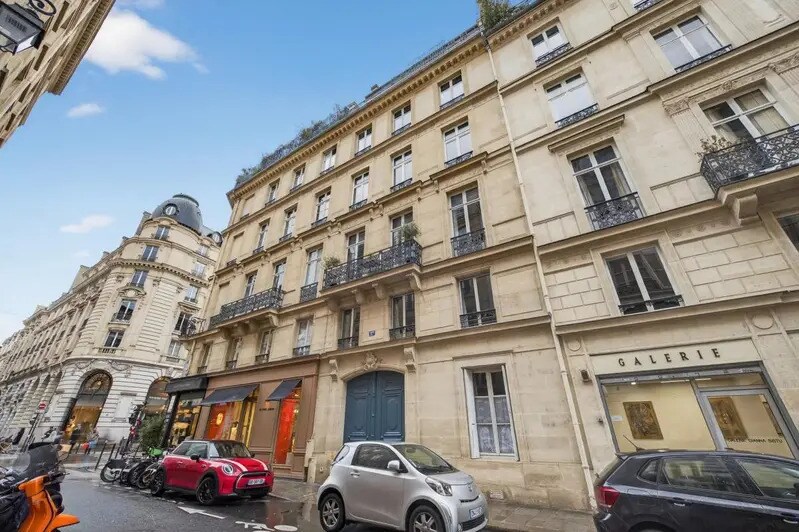 27 Rue De L'Universite, Paris à vendre Photo du bâtiment- Image 1 de 17