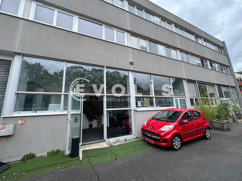 Office in Le Kremlin-Bicêtre for lease - Building Photo - Image 2 of 9