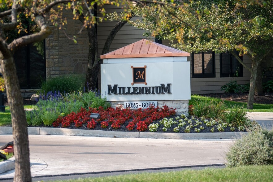 6047 Frantz Rd, Dublin, OH à louer - Photo du bâtiment - Image 3 de 4