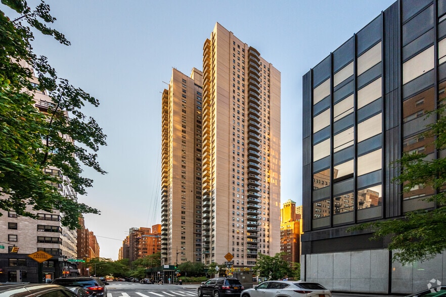 400-416 E 56th St, New York, NY for sale - Building Photo - Image 1 of 18