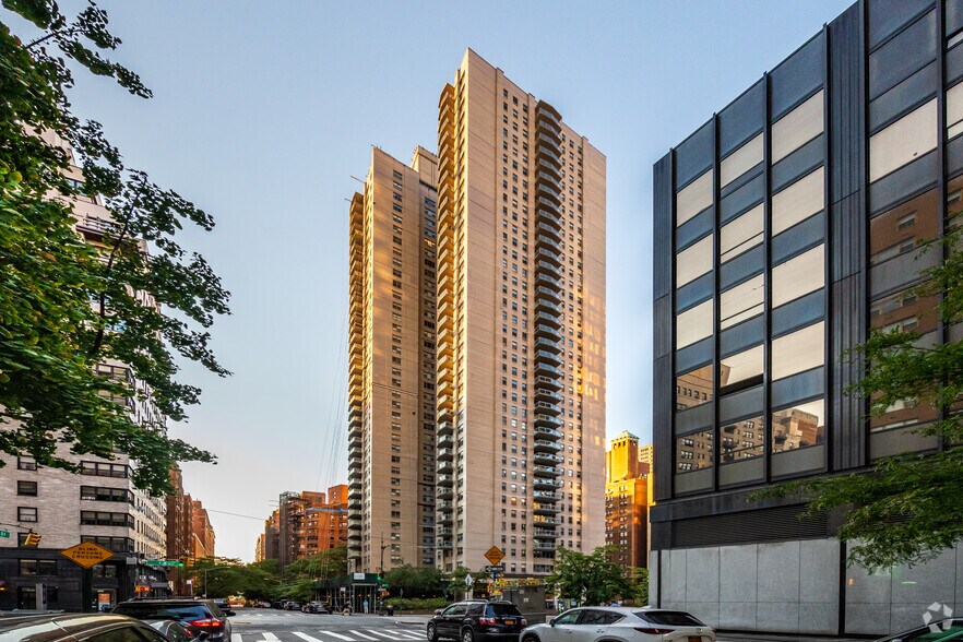 400-416 E 56th St, New York, NY à vendre - Photo principale - Image 1 de 9
