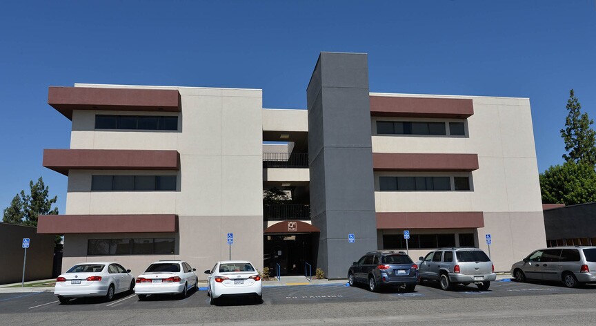 3550 Q St, Bakersfield, CA à louer - Photo du bâtiment - Image 2 de 13