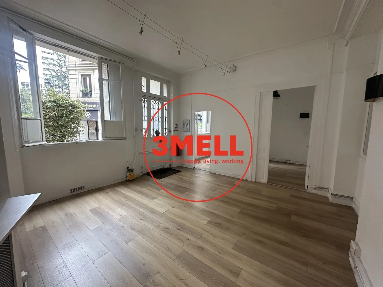 Office in Levallois-Perret for lease Interior Photo- Image 1 of 6