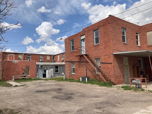 244 E Long St, Dighton, KS à vendre - Photo du bâtiment - Image 3 de 10