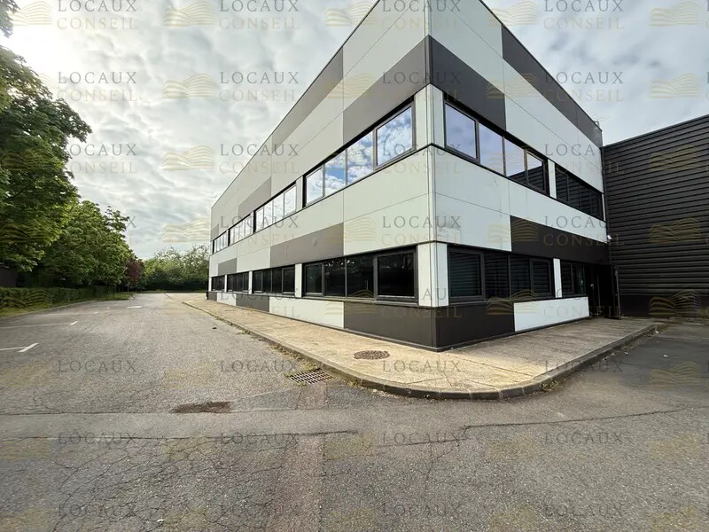 Flex dans Montigny-le-Bretonneux à louer Photo du bâtiment- Image 1 de 5