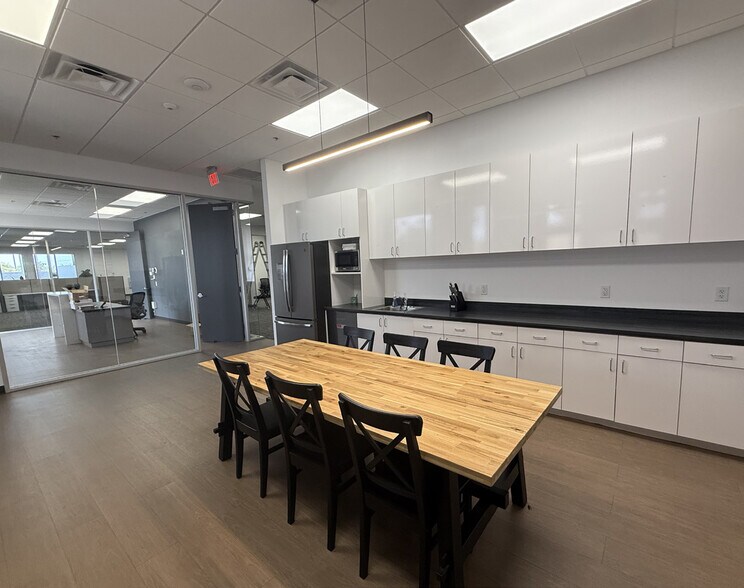 1435 N Hayden Rd, Scottsdale, AZ for lease - Interior Photo - Image 2 of 5