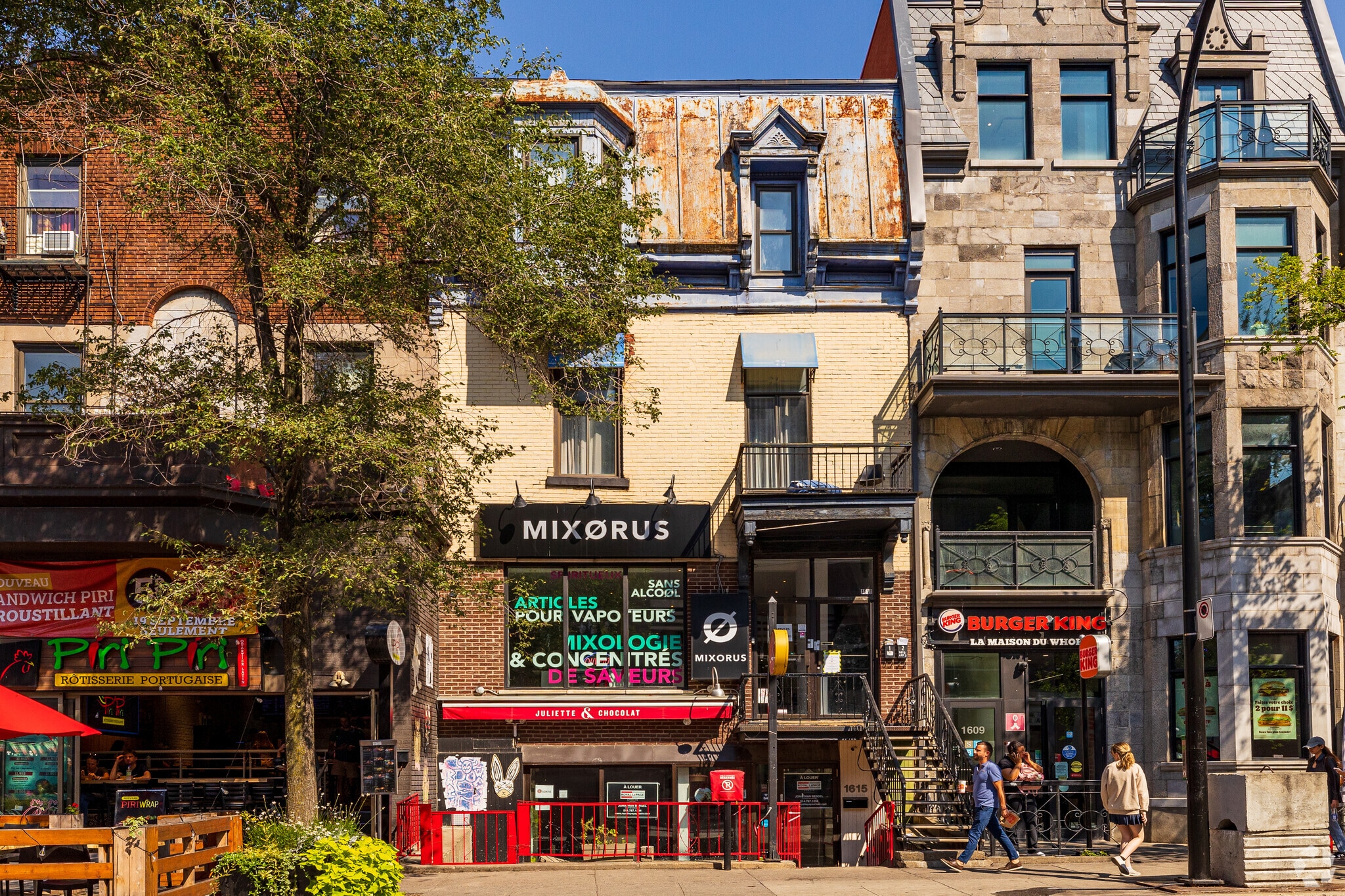 1611-1615 Rue Saint-Denis, Montréal, QC for lease Primary Photo- Image 1 of 3
