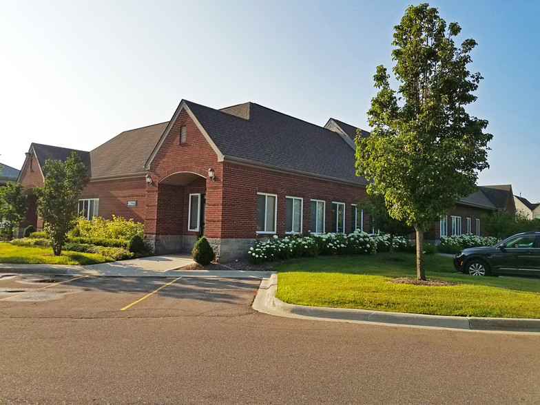 38221 Mound Rd, Sterling Heights, MI for lease - Primary Photo - Image 2 of 5