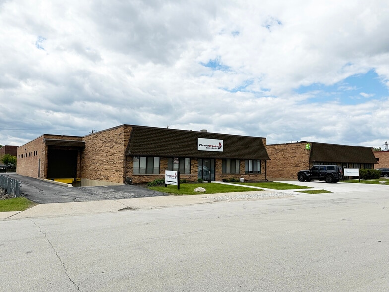 500-502 Crossen Ave, Elk Grove Village, IL for lease - Building Photo - Image 2 of 6