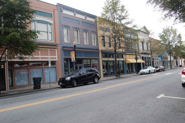 Plus de détails pour 121-149 W Washington St, Suffolk, VA - Commerce de détail à louer