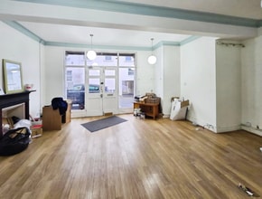 7 Caxton Pl, Newport for lease Interior Photo- Image 1 of 7