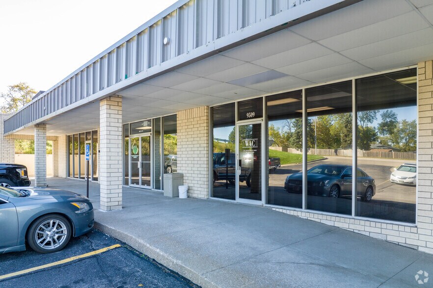 9505-9539 Q St, Omaha, NE à louer - Photo du bâtiment - Image 3 de 13