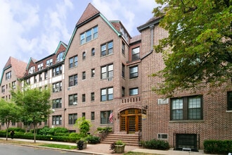 6 Burns St, Forest Hills, NY for lease Building Photo- Image 2 of 2