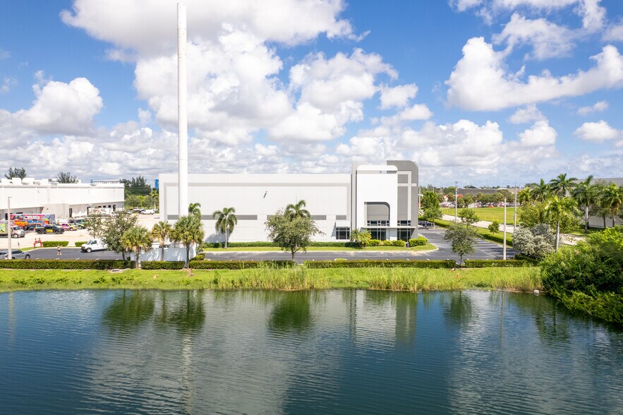 3400 SW 20th St, Pembroke Park, FL à louer - Photo du bâtiment - Image 1 de 14