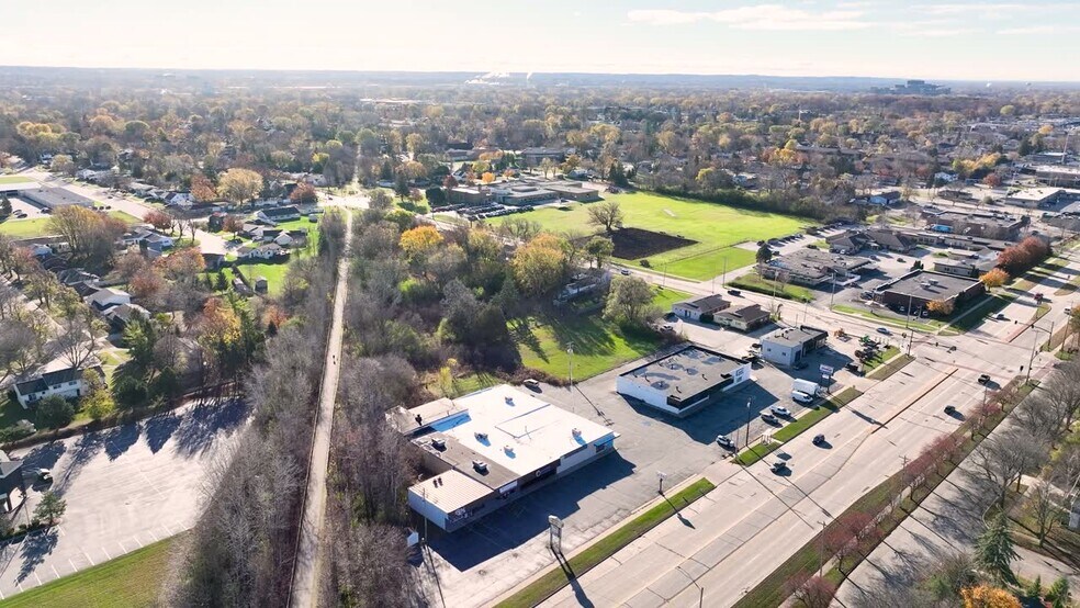 340-348 N Military Ave, Green Bay, WI à vendre - Vidéo sur l’inscription commerciale - Image 2 de 38