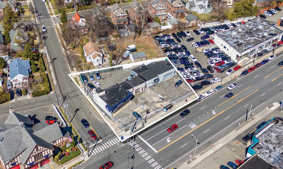 195 Northern Blvd, Great Neck, NY à vendre - Photo du bâtiment - Image 3 de 20