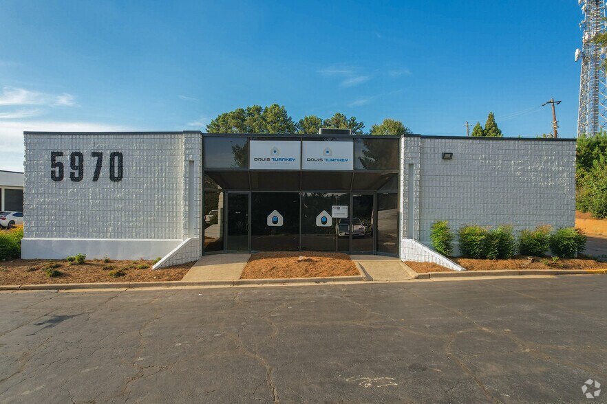5970 Unity Dr, Norcross, GA à louer - Photo du bâtiment - Image 3 de 6