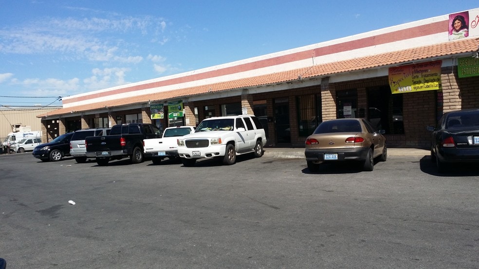 3021 E Charleston Blvd, Las Vegas, NV for sale - Building Photo - Image 3 of 30
