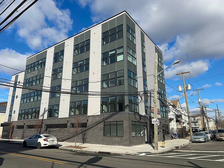 168 Emmet St, Newark, NJ for sale - Building Photo - Image 3 of 17