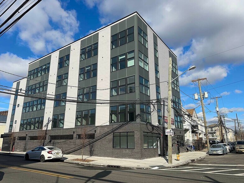 168 Emmet St, Newark, NJ à vendre - Photo du bâtiment - Image 3 de 17