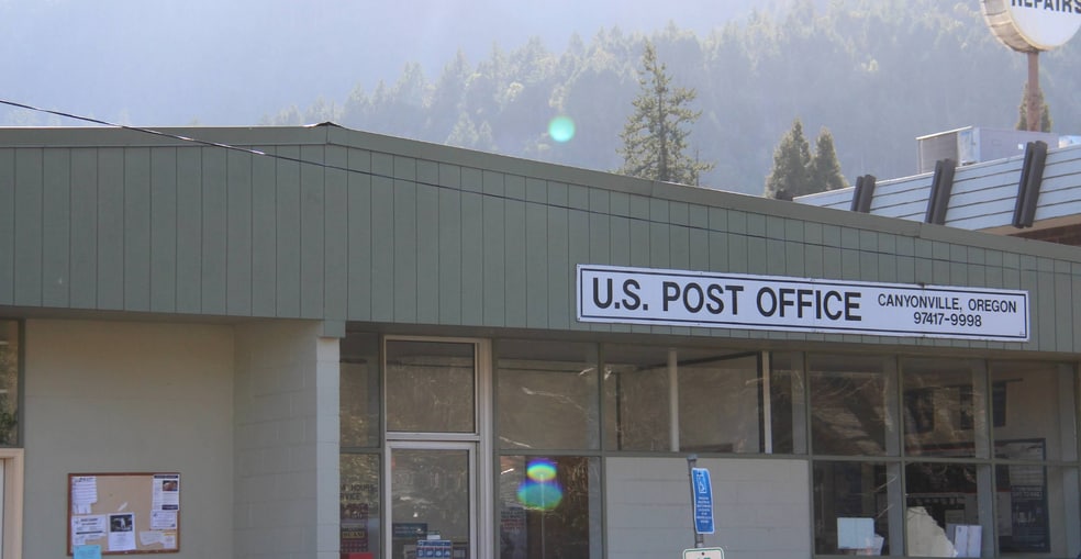 131 SE 2nd St, Canyonville, OR for sale - Building Photo - Image 3 of 10