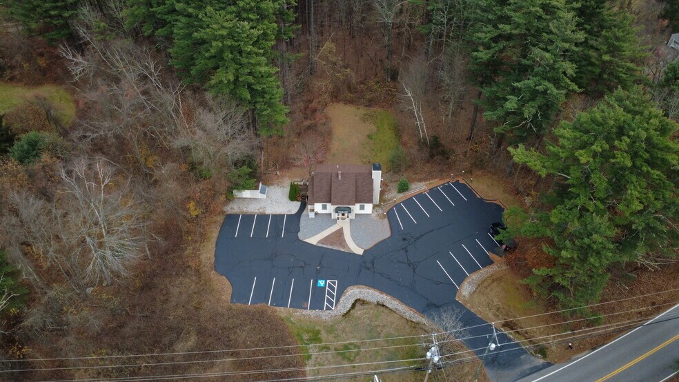 110 Ponemah Rd, Amherst, NH à vendre - Photo du bâtiment - Image 3 de 14