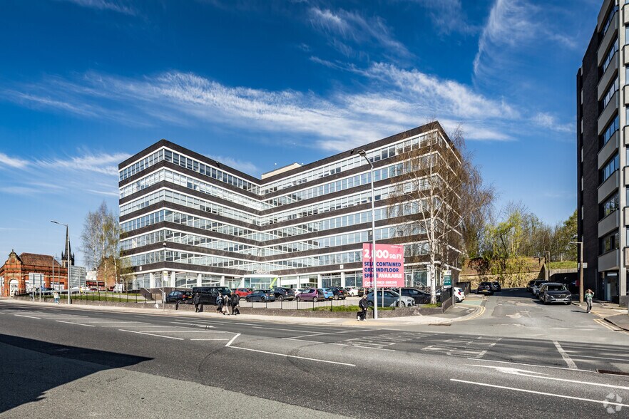 Wellington Rd N, Stockport for lease - Building Photo - Image 2 of 7